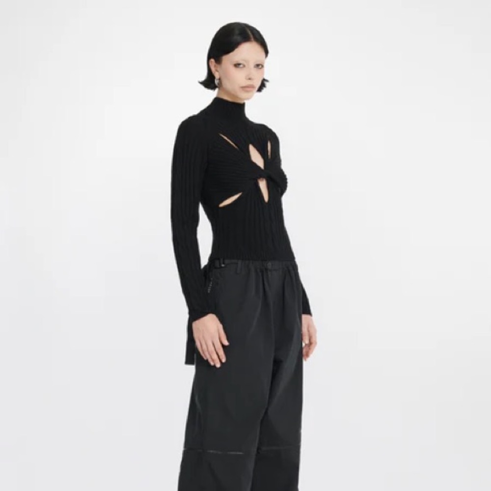 COPY - Dion Lee Muscular Twist Cable Sweater
Size XS
Never worn w tags